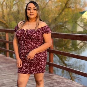 PLUS SIZE Cute off the shoulder mini dress